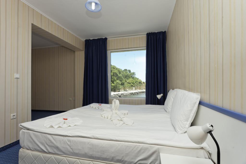 Hotel Marina Kiten  Zimmer foto